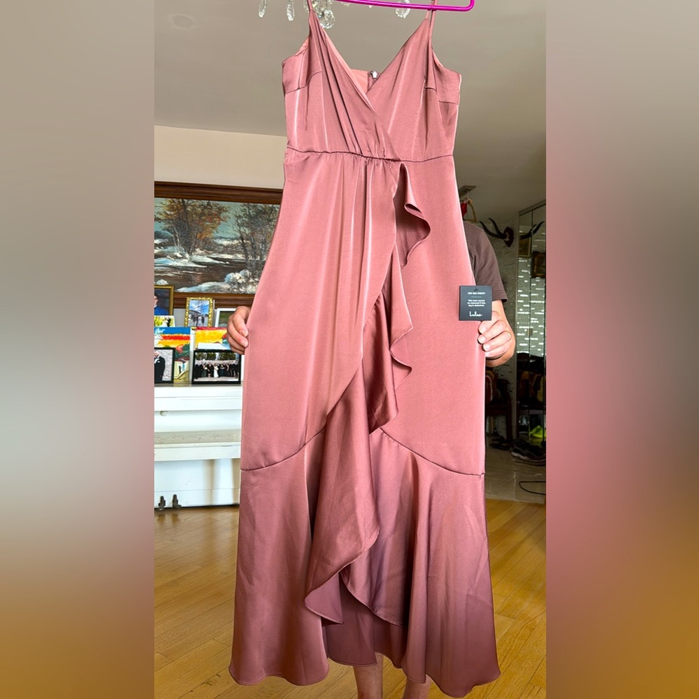 BRAND NEW!!!
Women’s Dress with tag.
Great for PROM 
Medium 
LULUS.
